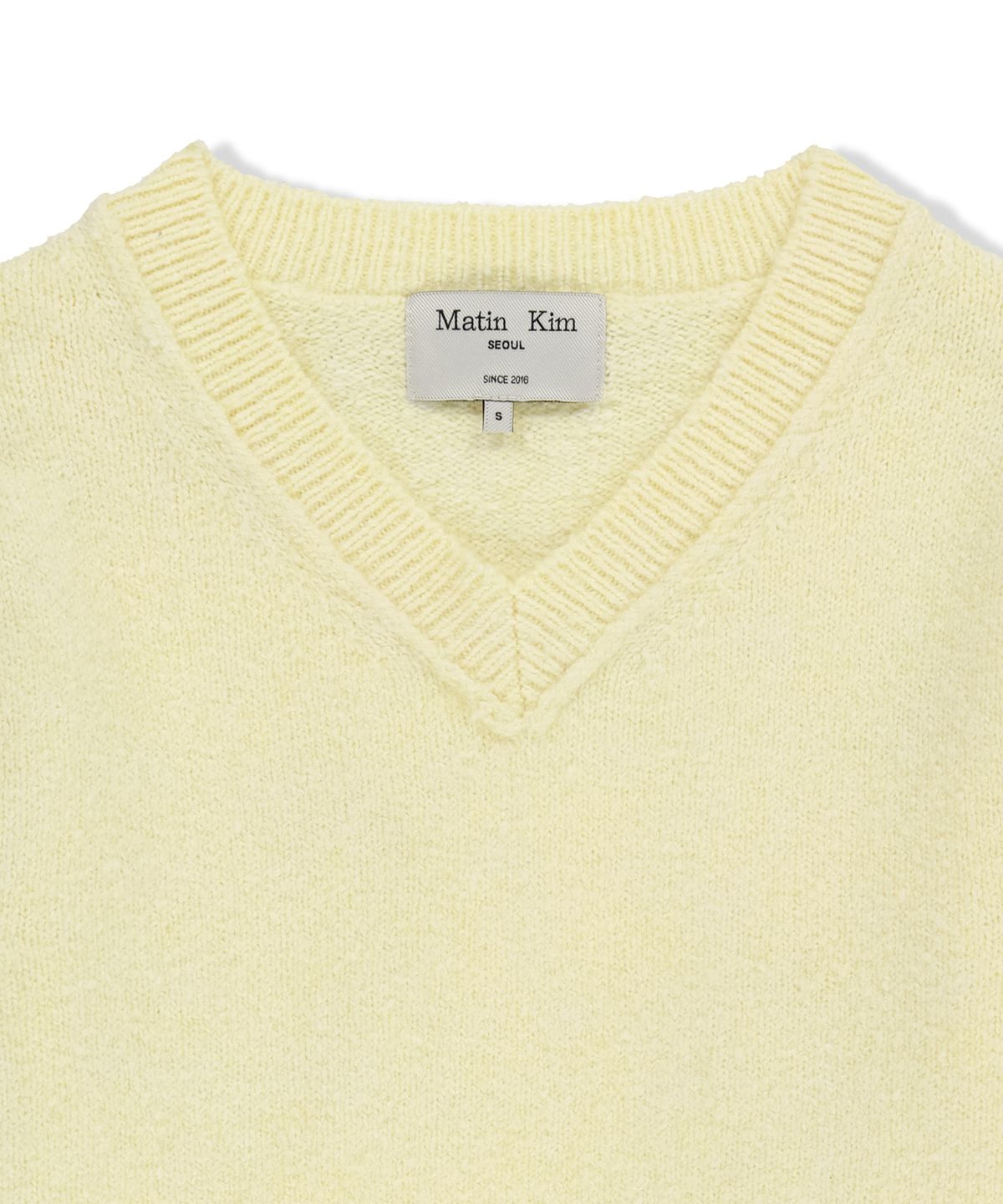 마뗑킴(MATIN KIM) DISTRESSED HEM V NECK KNIT PULLOVER IN LIGHT YELLOW