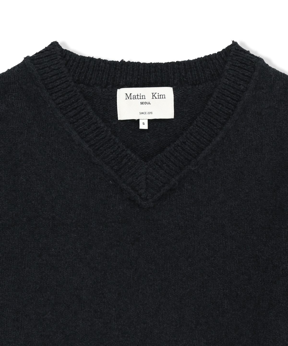 마뗑킴(MATIN KIM) DISTRESSED HEM V NECK KNIT PULLOVER IN DARK NAVY