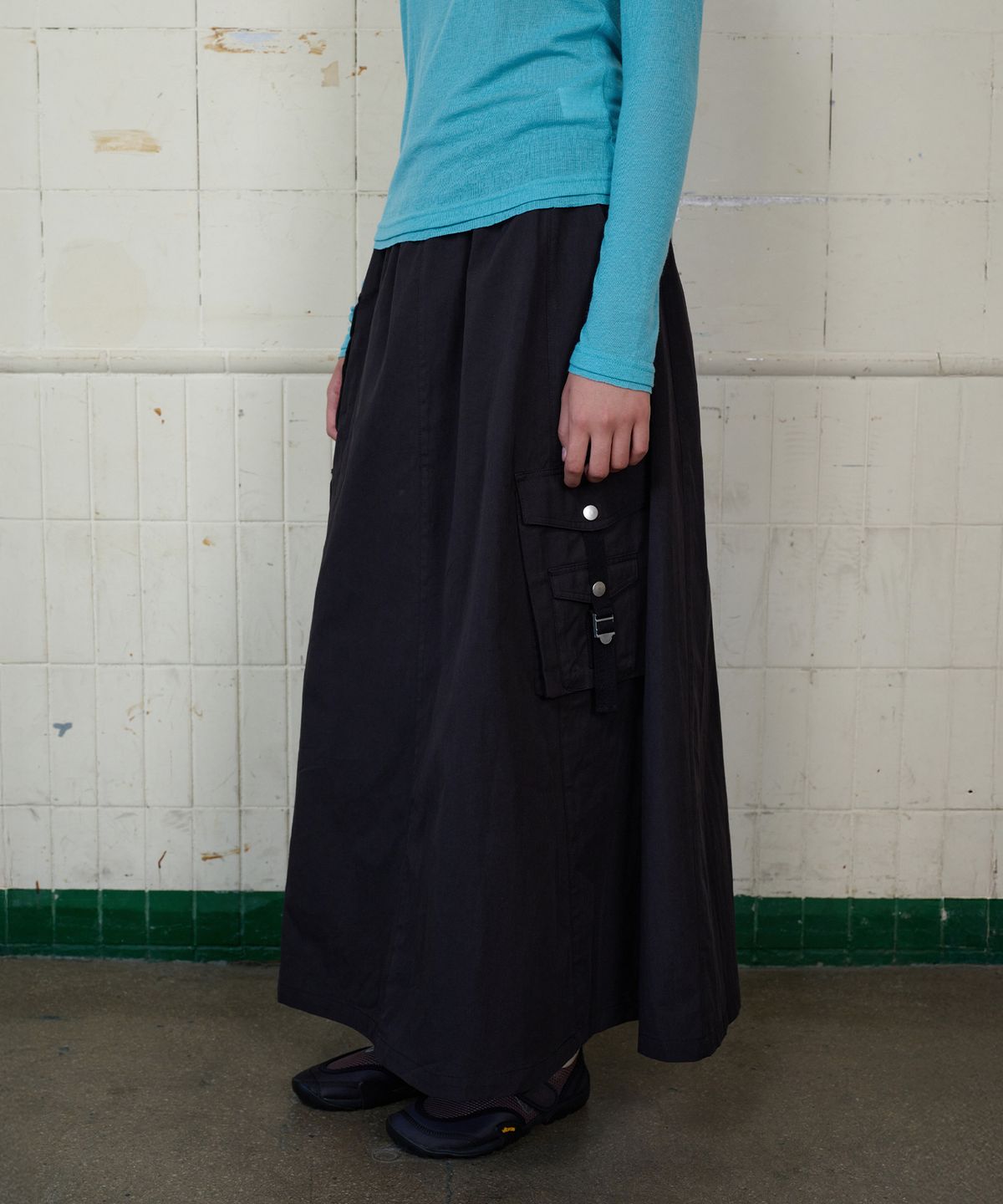무드베러(MOODBETTER) FLARED WORK SKIRT DEEP CHARCOAL