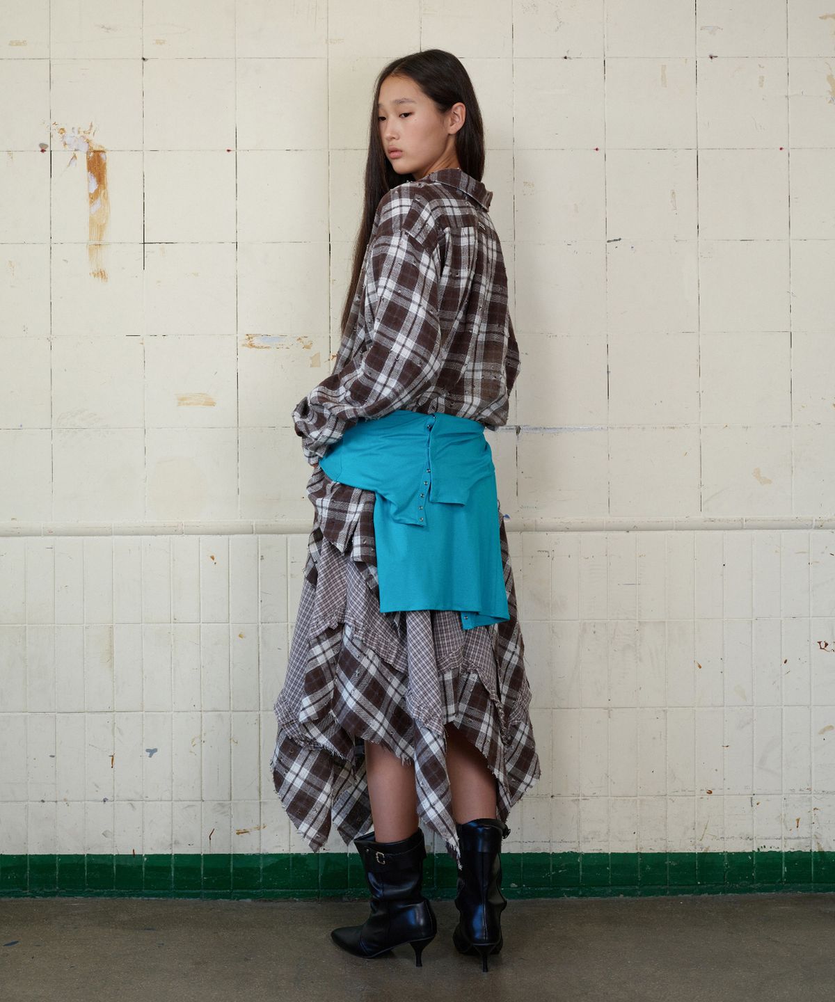무드베러(MOODBETTER) TWO WAY UNBALANCED CHECK SKIRT BROWN
