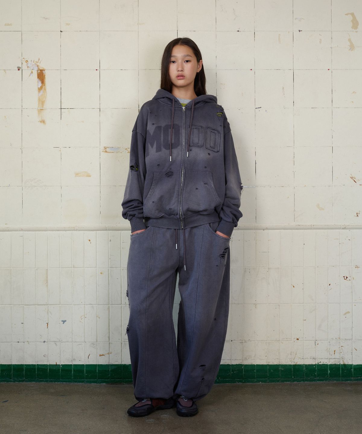 무드베러(MOODBETTER) DAMAGE WASHED SWEATPANTS CHARCOAL