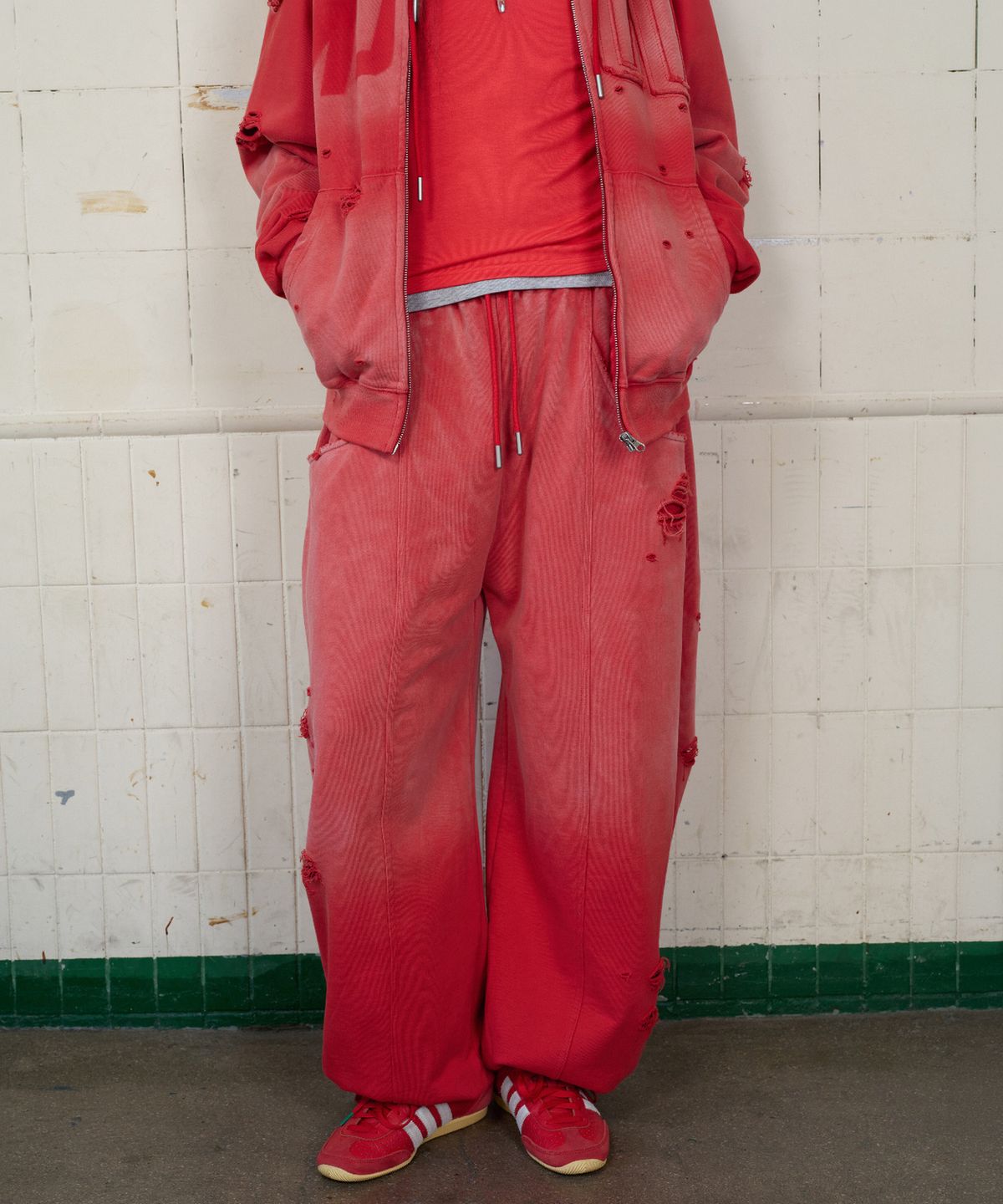 무드베러(MOODBETTER) DAMAGE WASHED SWEATPANTS RED