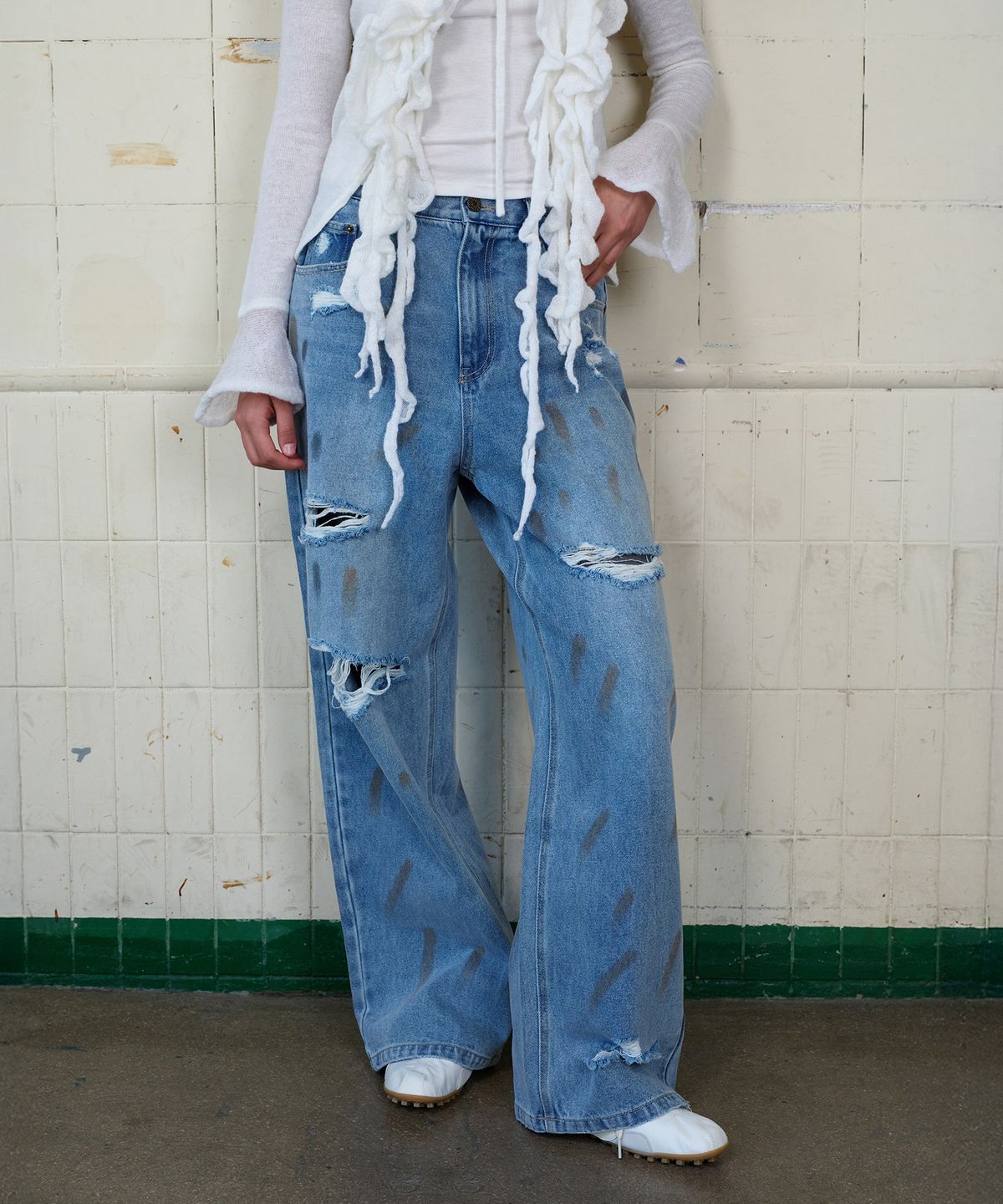 무드베러(MOODBETTER) HAND PAINTED DENIM PANTS LIGHT BLUE