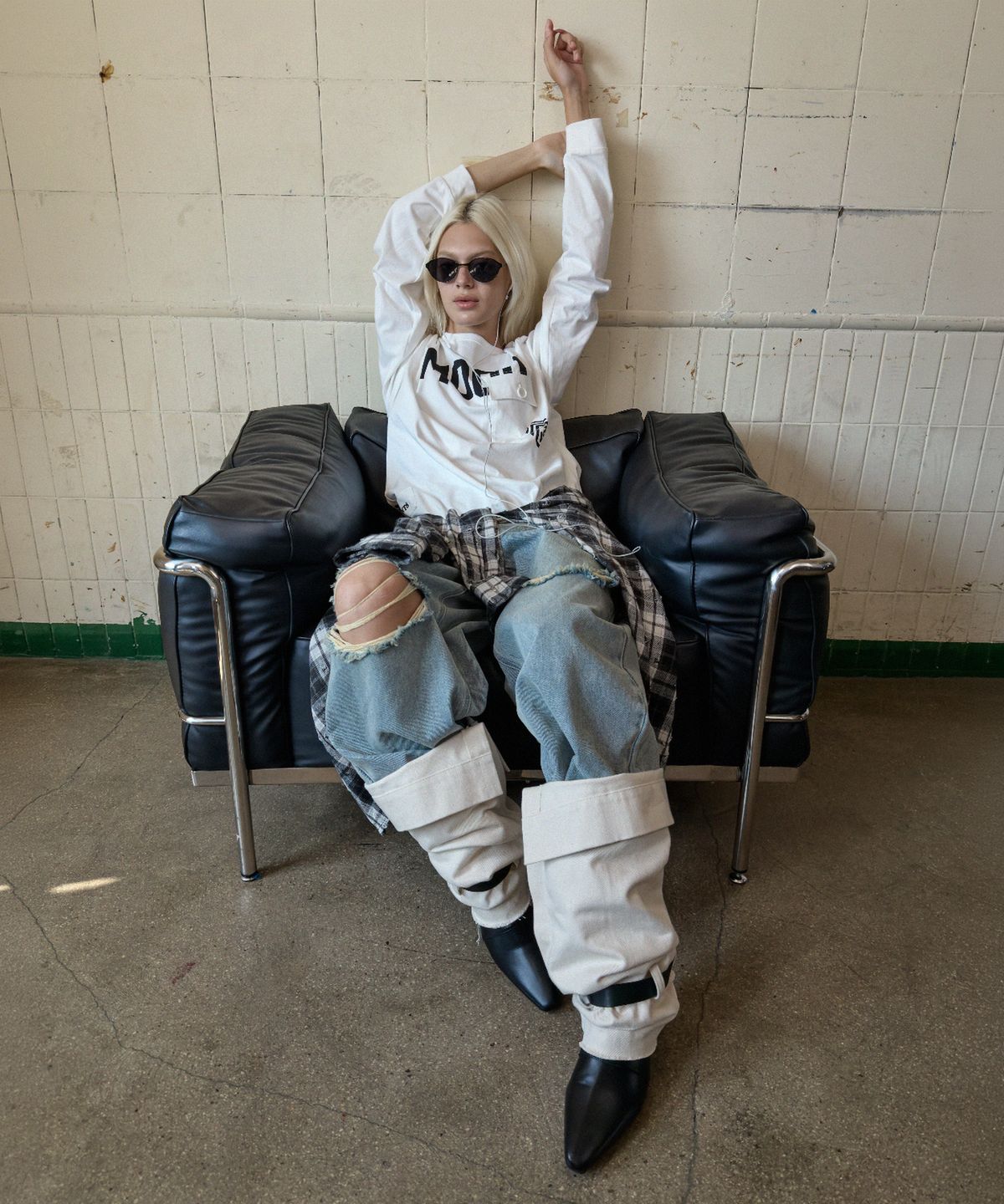 무드베러(MOODBETTER) DAMAGE WASHED DENIM PANTS LIGHT BLUE