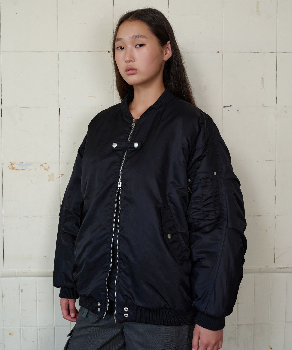무드베러(MOODBETTER) OVERSIZED TAB MA-1 BLACK