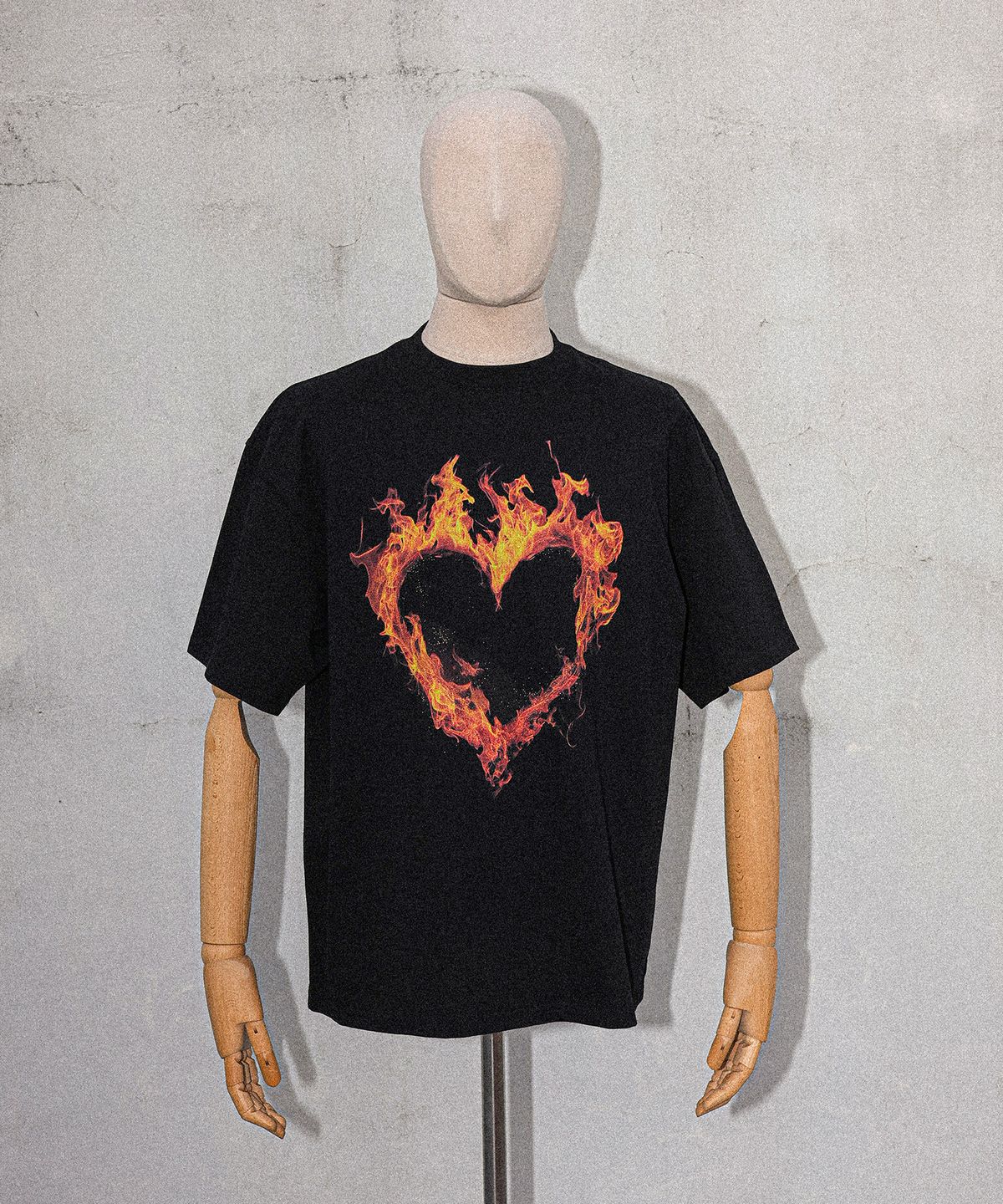 노말릭(NOMALIC) Flame Heart T-shirt