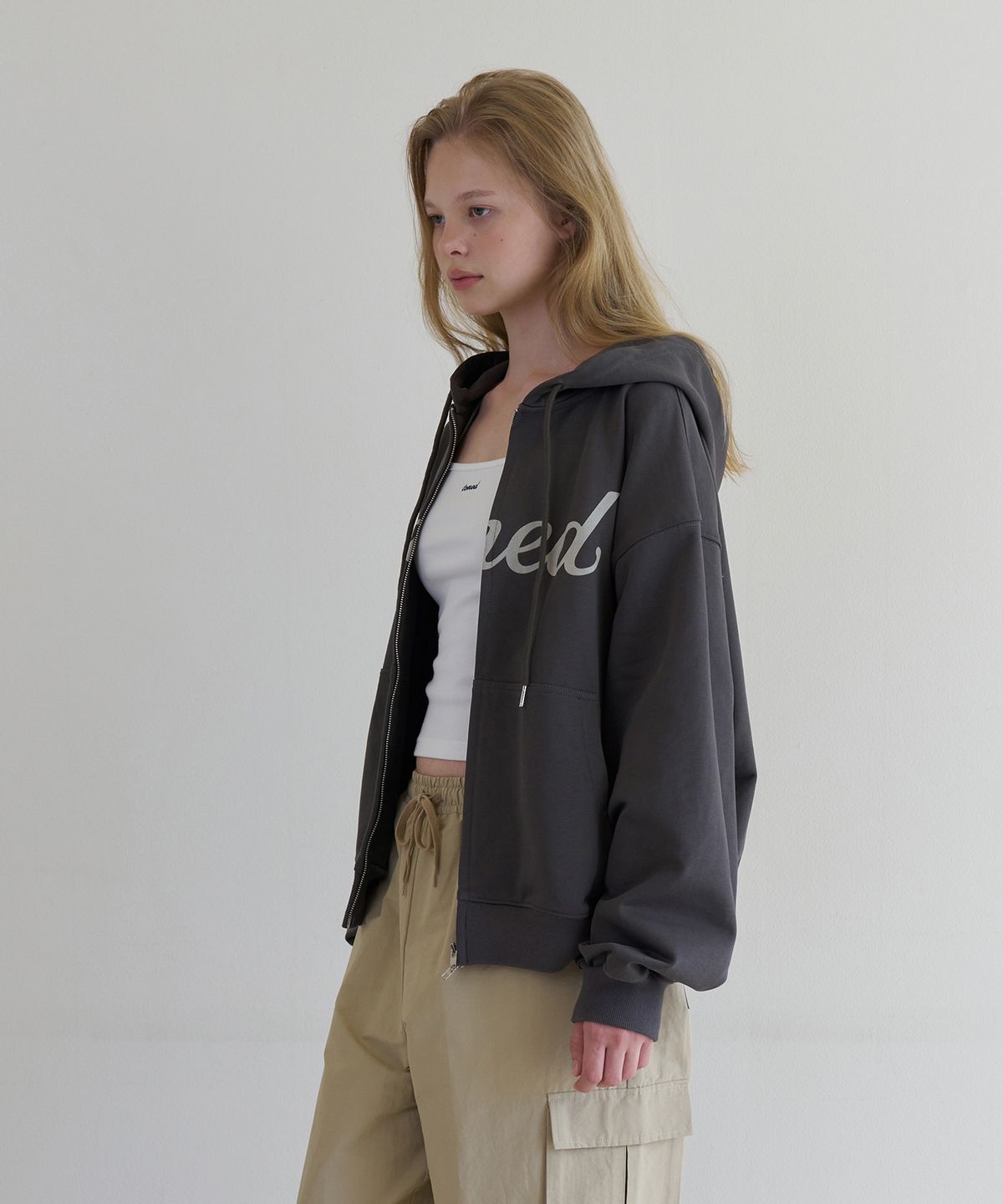 톤드(TONED) Fuzzy logo hooded zip up (chacoal)