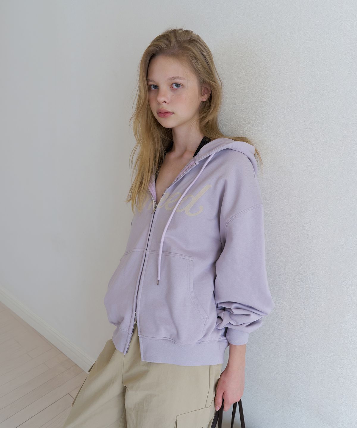 톤드(TONED) Fuzzy logo hooded zip up (lavender)