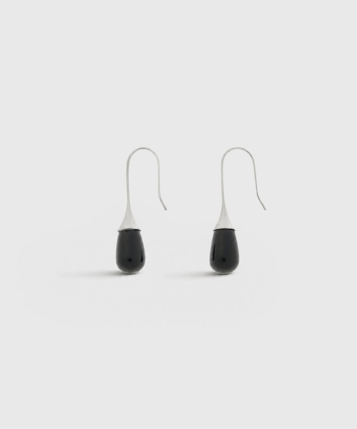 룩캐스트(LOOKAST) 블랙 오닉스 드롭 이어링_실버 / BLACK ONYX DROP EARRINGS_SILVER