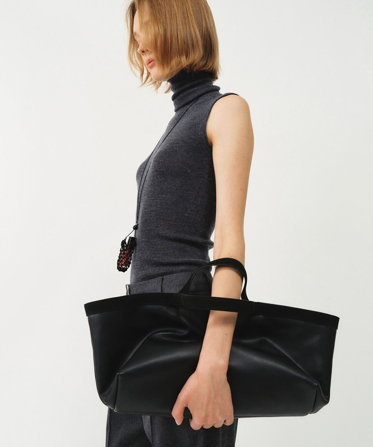 룩캐스트(LOOKAST) 스퀘어 와이드 레더 토트백 / SQUARE WIDE LEATHER TOTE BAG_2colors