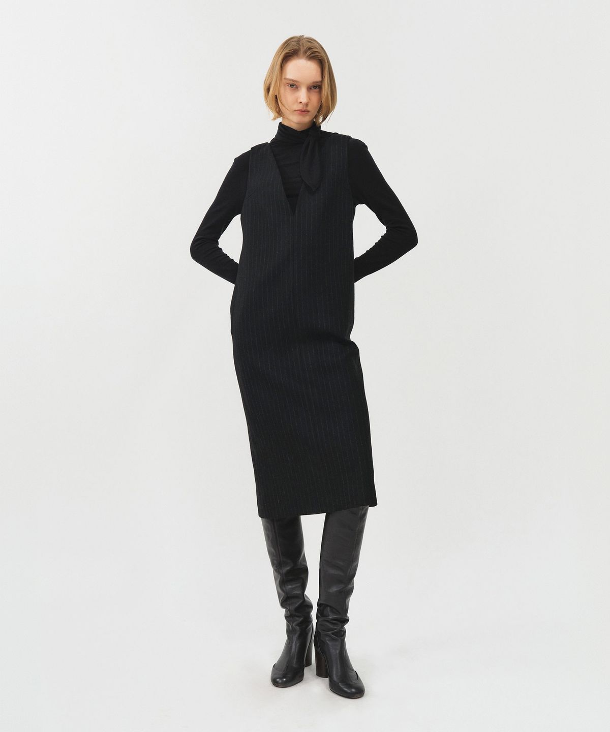 룩캐스트(LOOKAST) 울 스트라이프 딥 브이넥 미디 드레스 / WOOL STRIPE DEEP V-NECK MIDI DRESS_2colors