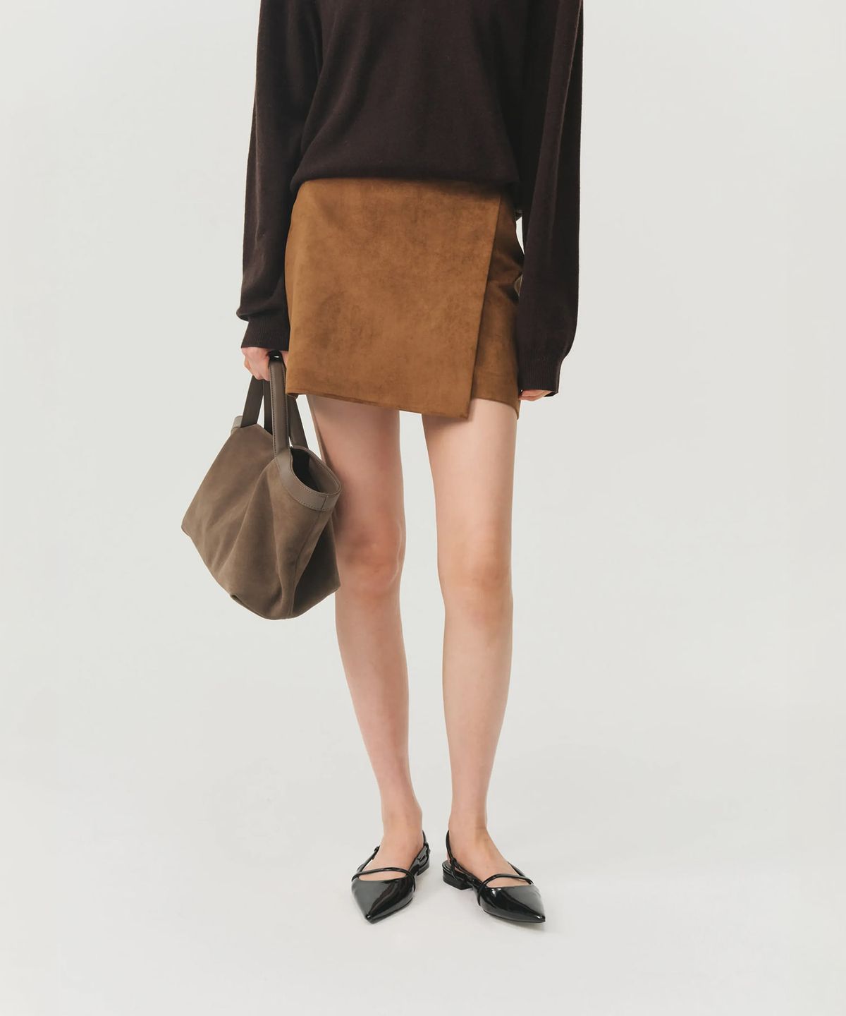 룩캐스트(LOOKAST) 스웨이드 A라인 랩 미니 스커트 / SUEDE A-LINE WRAP MINI SKIRT_2colors