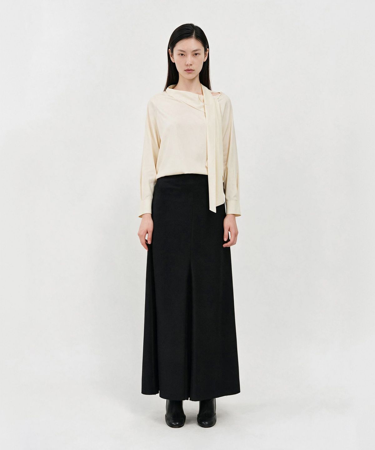 룩캐스트(LOOKAST) 스카프 카울 넥 블라우스_아이보리 / SCARF COWL NECK BLOUSE_IVORY