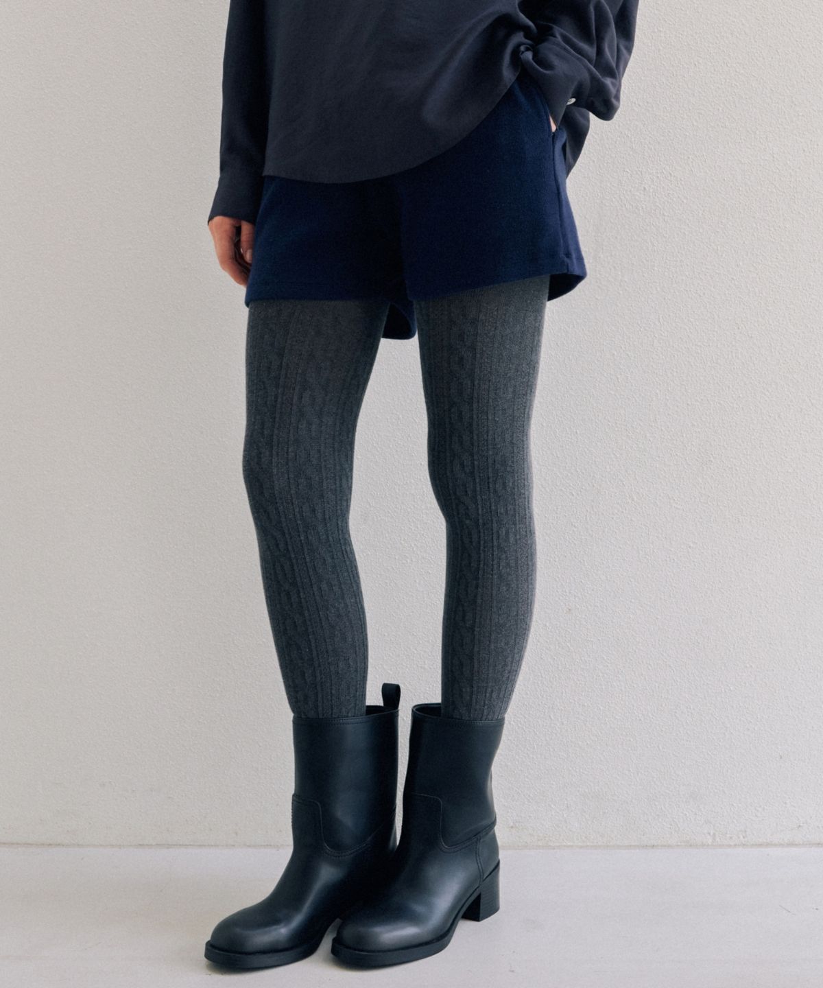 어나우트(UNNOUT) COZY BANDING SHORTS BLUE NAVY