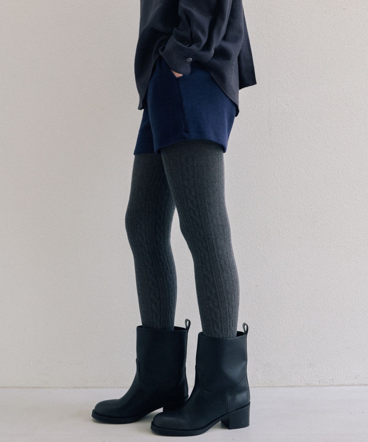 어나우트(UNNOUT) COZY BANDING SHORTS BLUE NAVY
