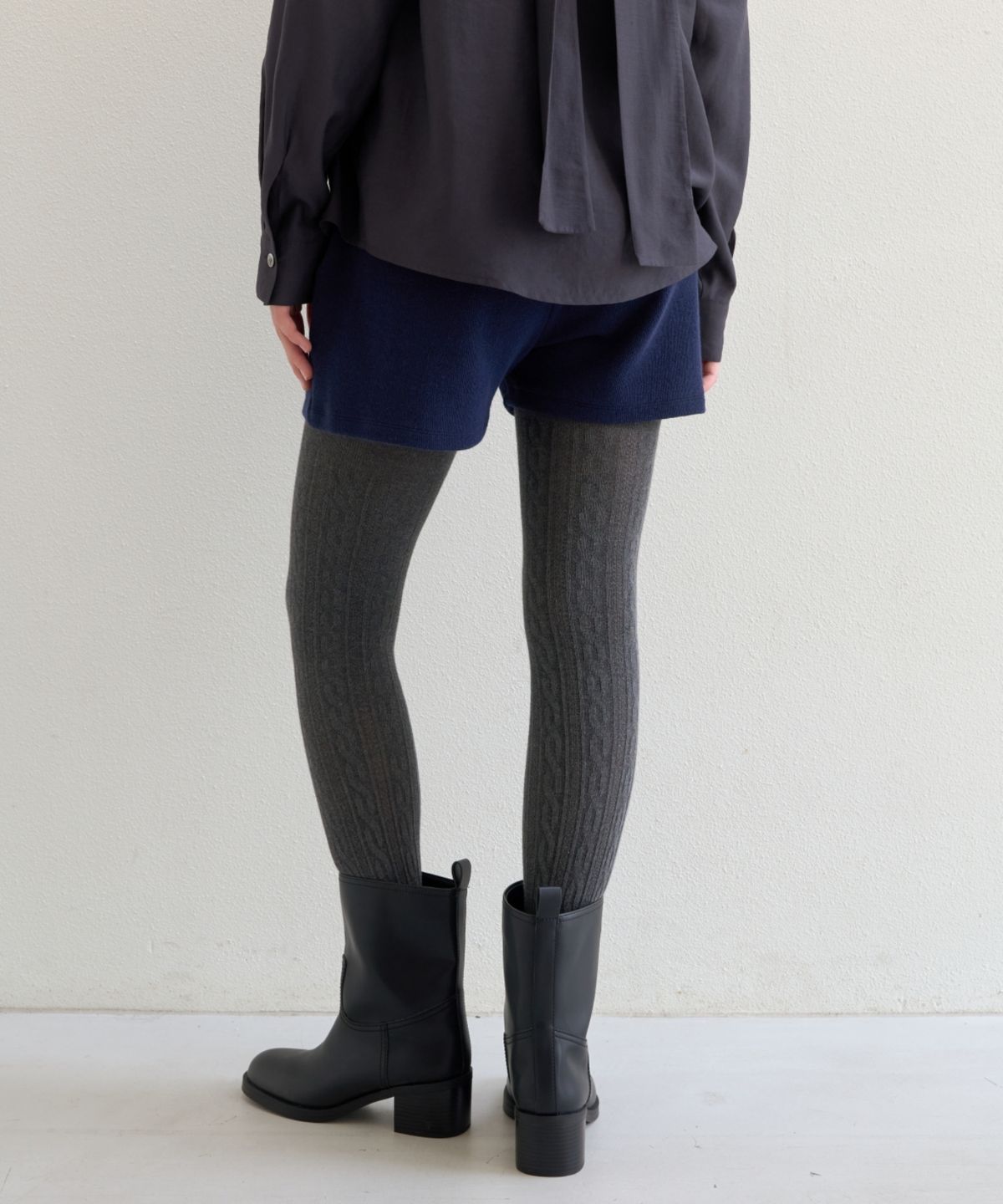 어나우트(UNNOUT) COZY BANDING SHORTS BLUE NAVY
