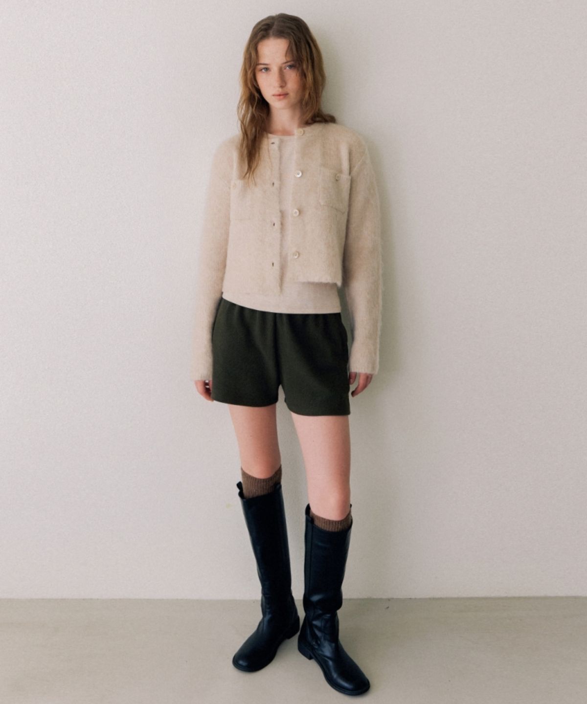 어나우트(UNNOUT) COZY BANDING SHORTS KHAKI