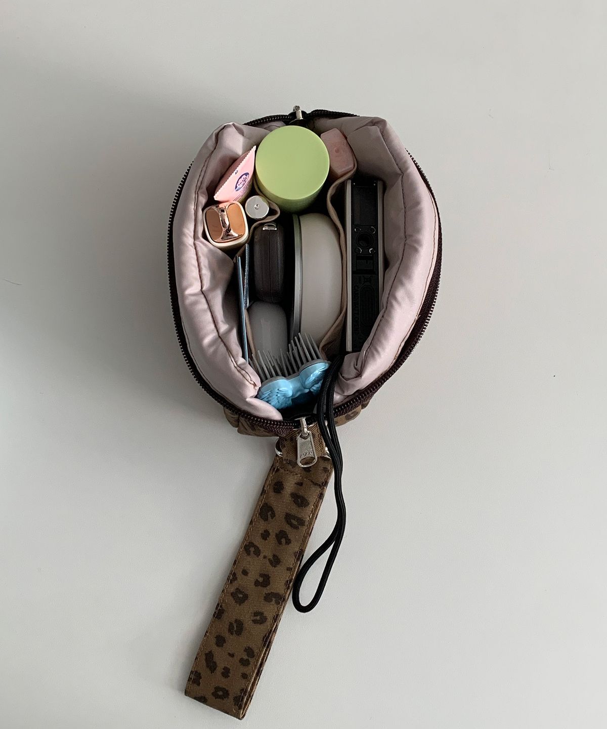 올리베(OLIVET) Archive multi pouch (leopard) 보부상 파우치