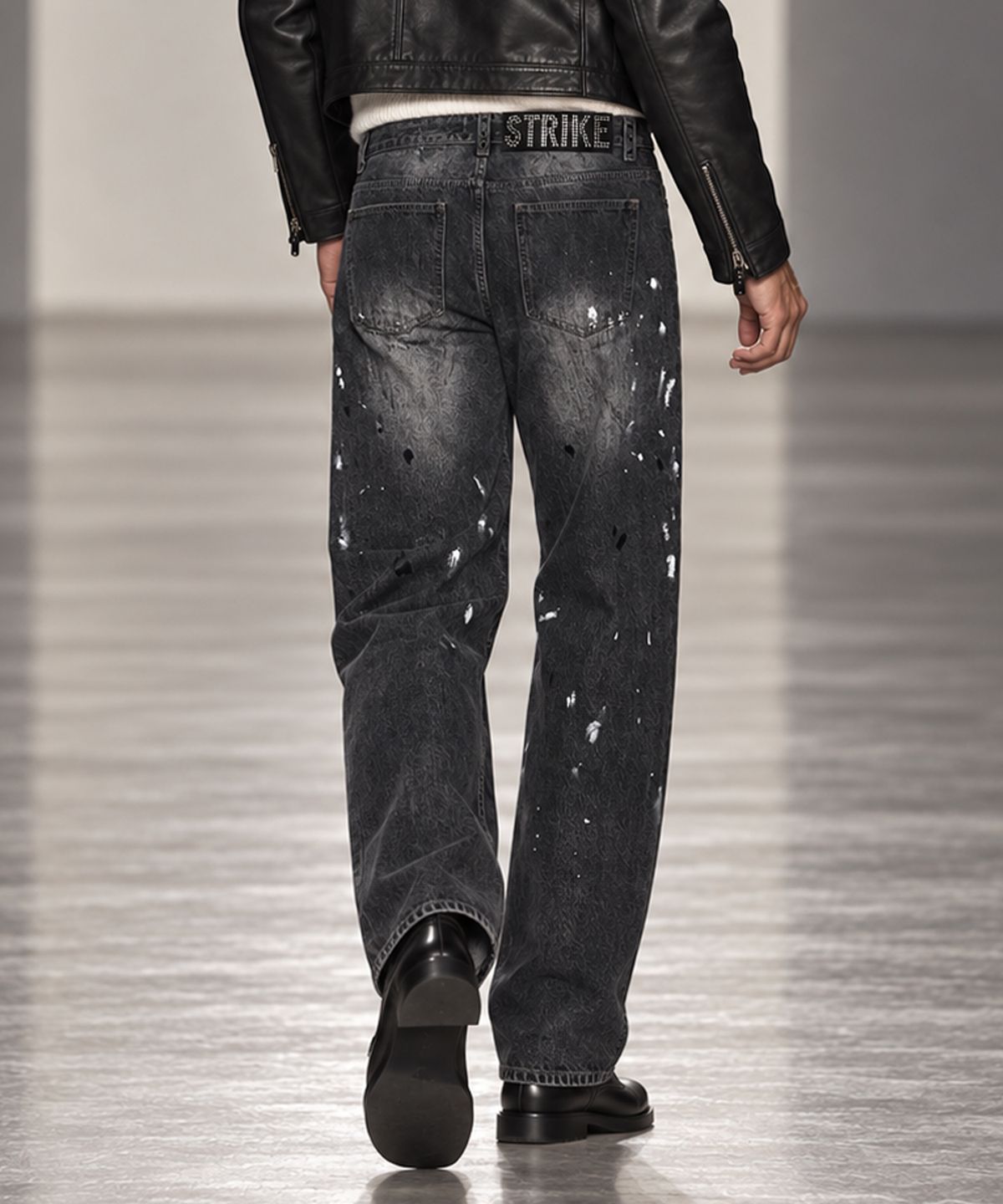 스트라이크(STRIKE) Atelier Faded Paint Eyelet Jeans (BLACK)