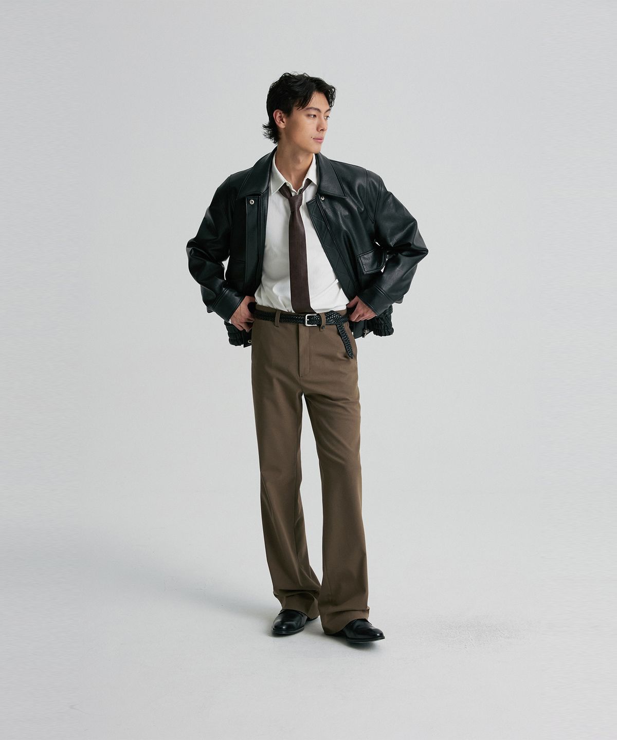 리이 맨(RERHEE MEN) TAILORED BOOTCUT TROUSERS TAUPE BEIGE