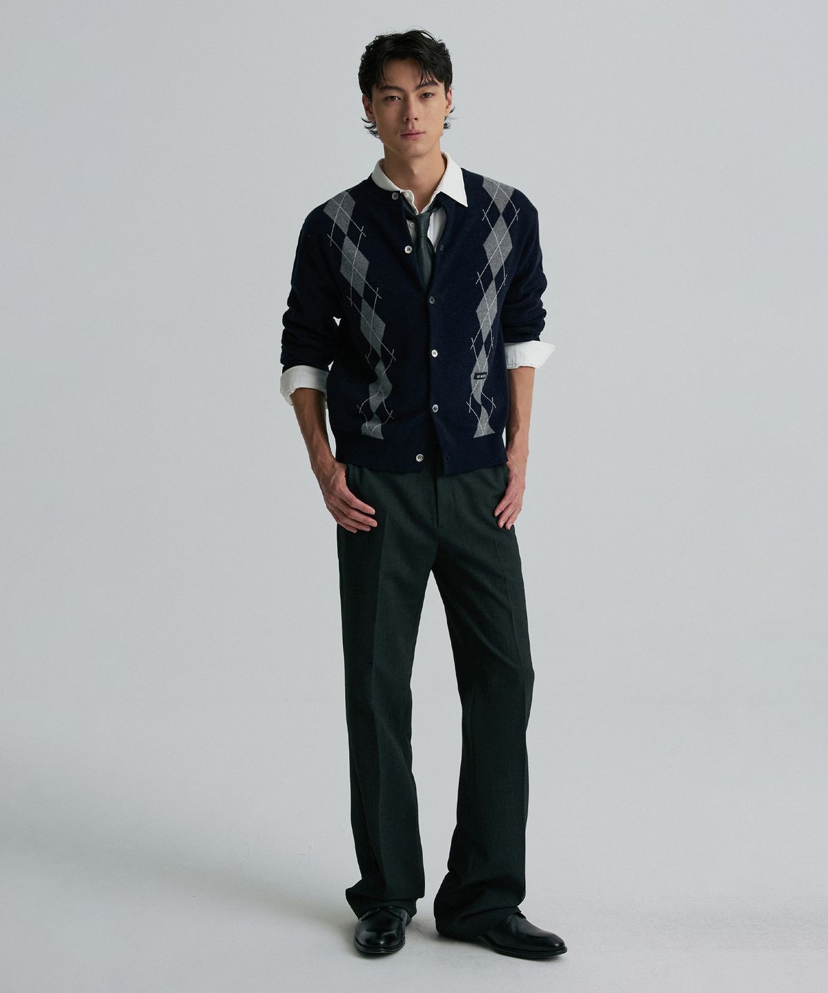 리이 맨(RERHEE MEN) TAILORED BOOTCUT TROUSERS CHARCOAL