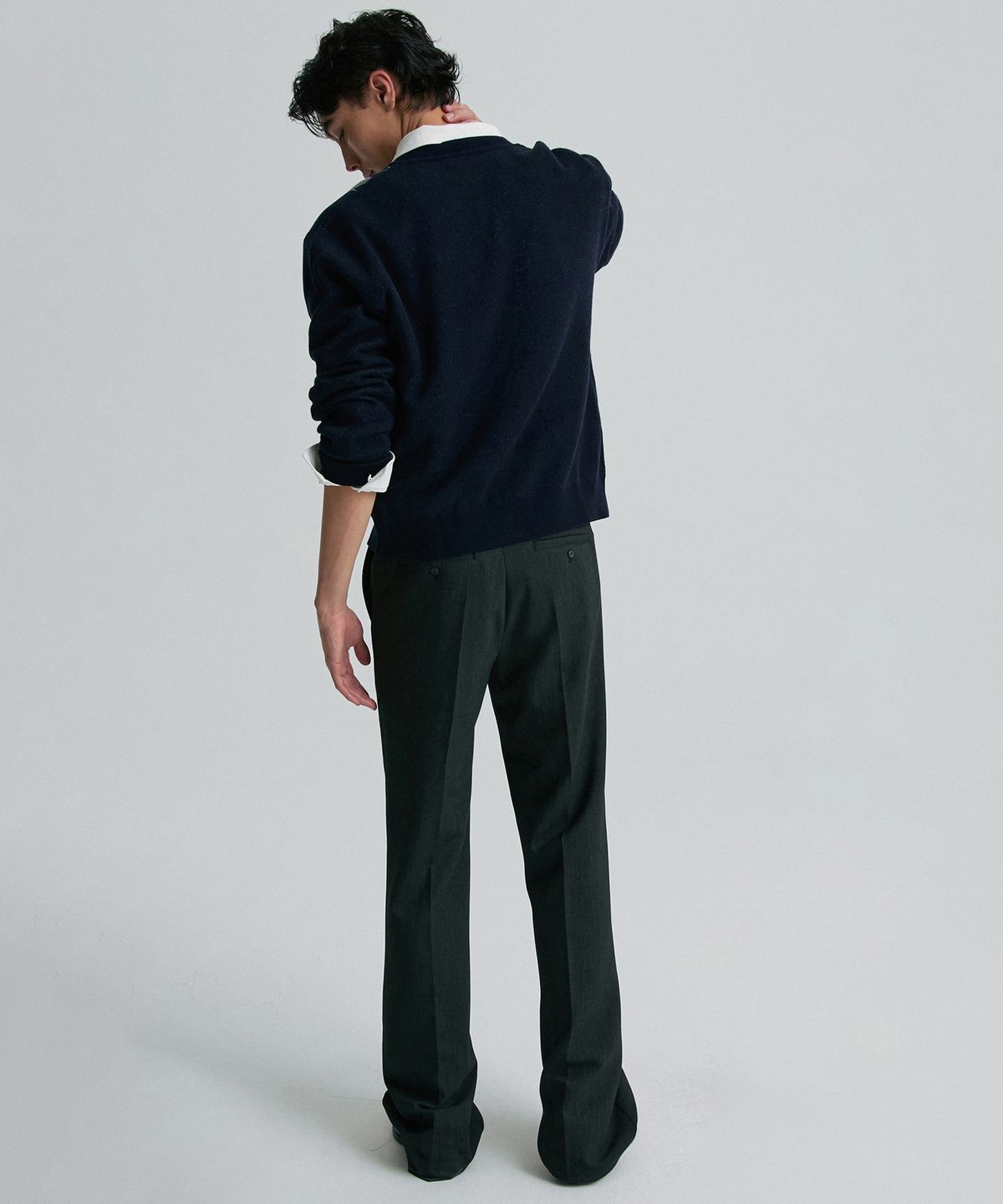 리이 맨(RERHEE MEN) TAILORED BOOTCUT TROUSERS CHARCOAL
