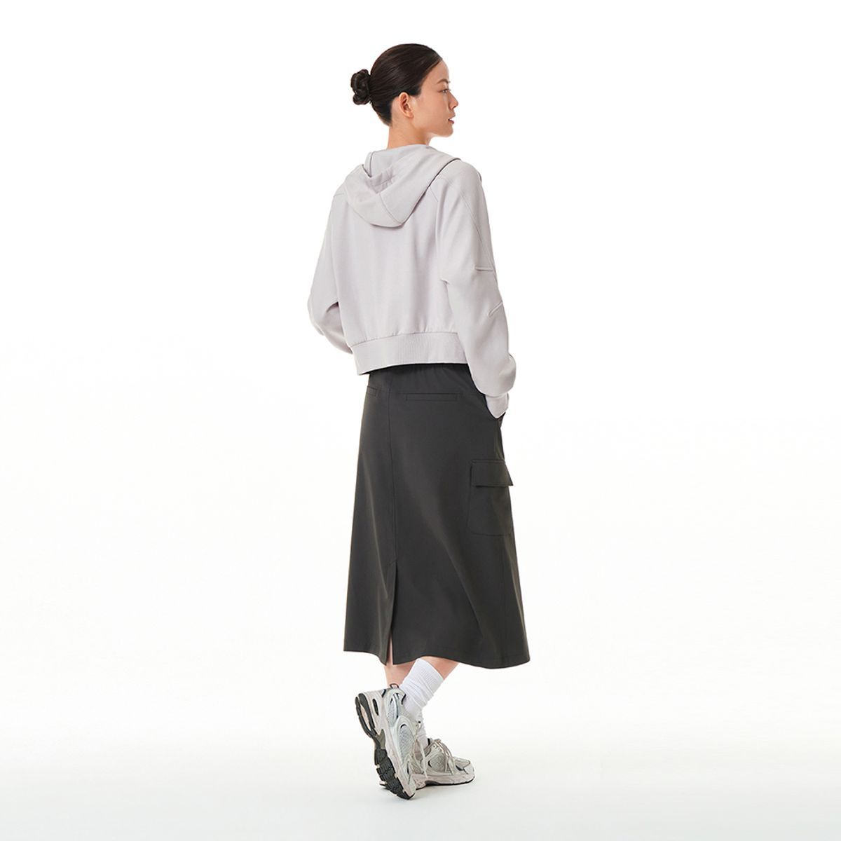 안다르(ANDAR) 우븐 스트레치 카고 롱 스커트