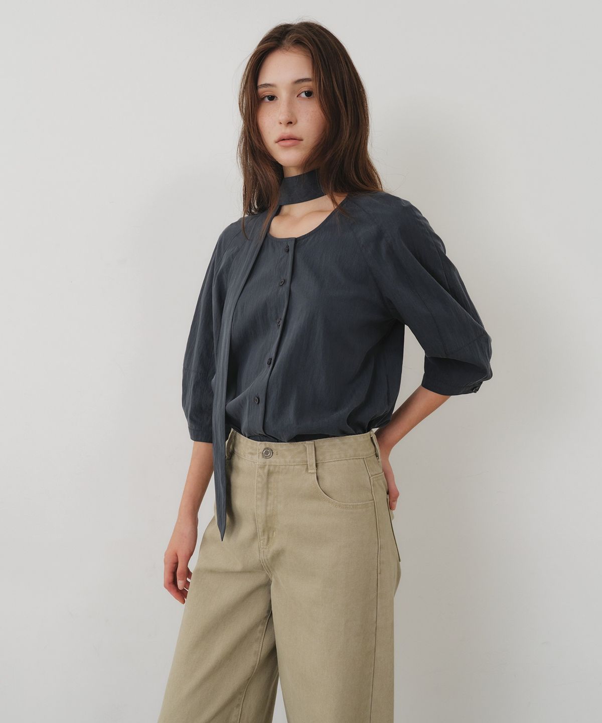 올리브 데 올리브(OLIVE DES OLIVE) 7부소매 벌룬 타이블라우스 OW6AB8020