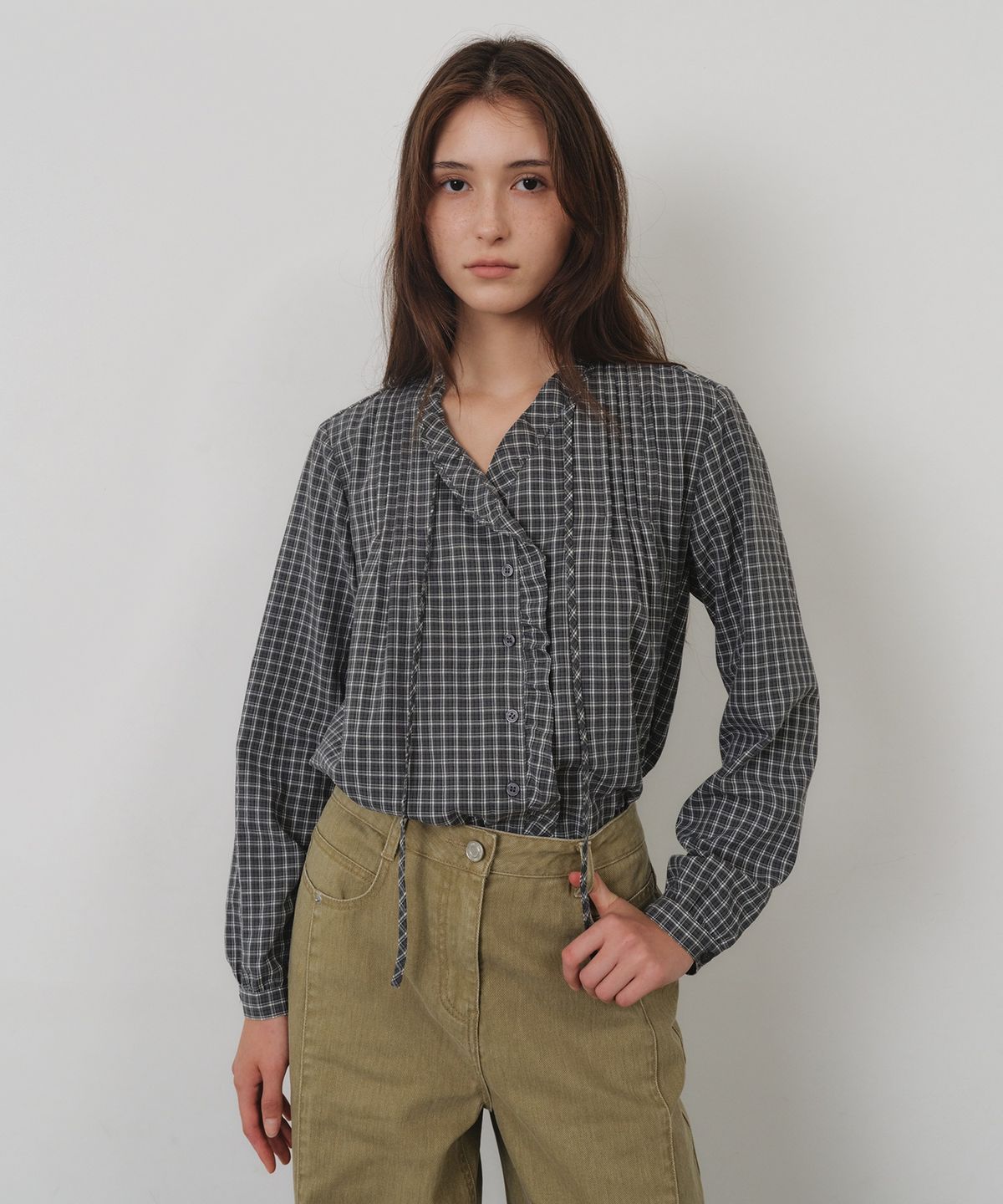 올리브 데 올리브(OLIVE DES OLIVE) 체크핀턱 프릴블라우스 OW6AB9170