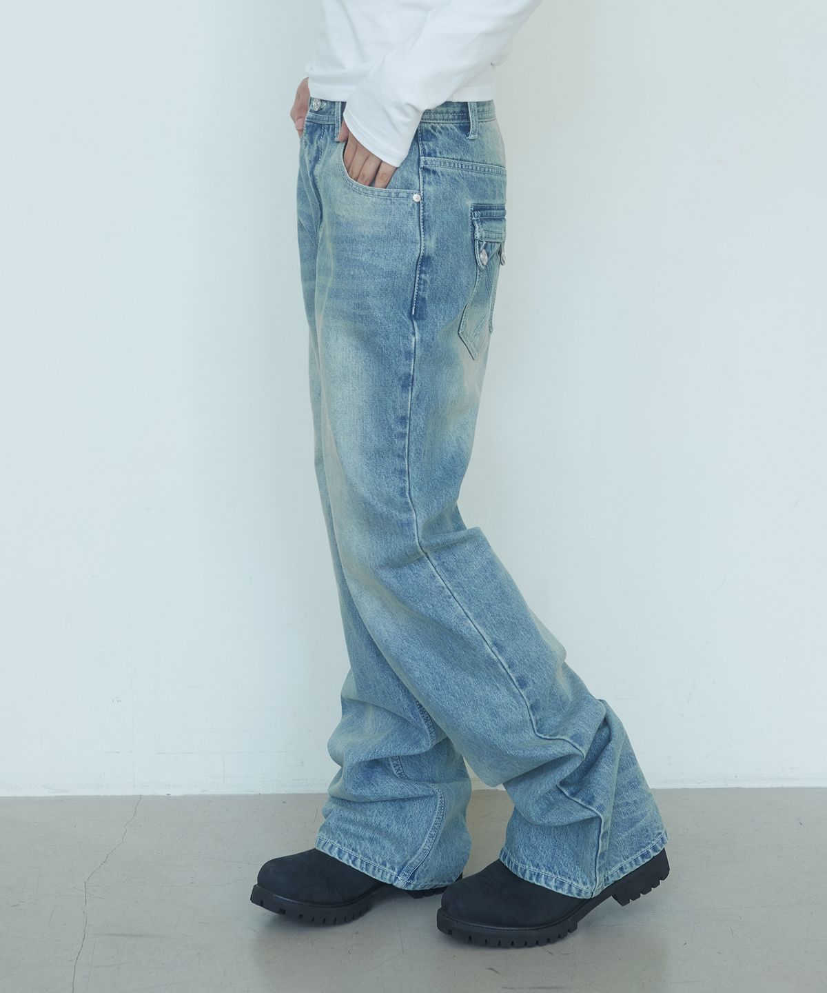 데프가먼츠(DEFGARMENTS) SEMI FLARE DENIM PANTS [LIGHT BLUE]