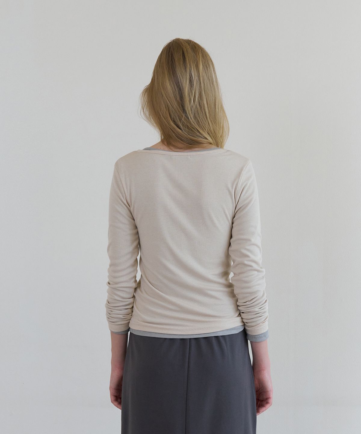 톤드(TONED) Henley neck long sleeve t-shirt (beige)