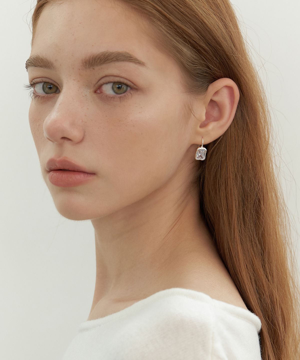 타티아나(TATIANA) 빈티지 스퀘어 큐빅 후크 귀걸이 EC3317