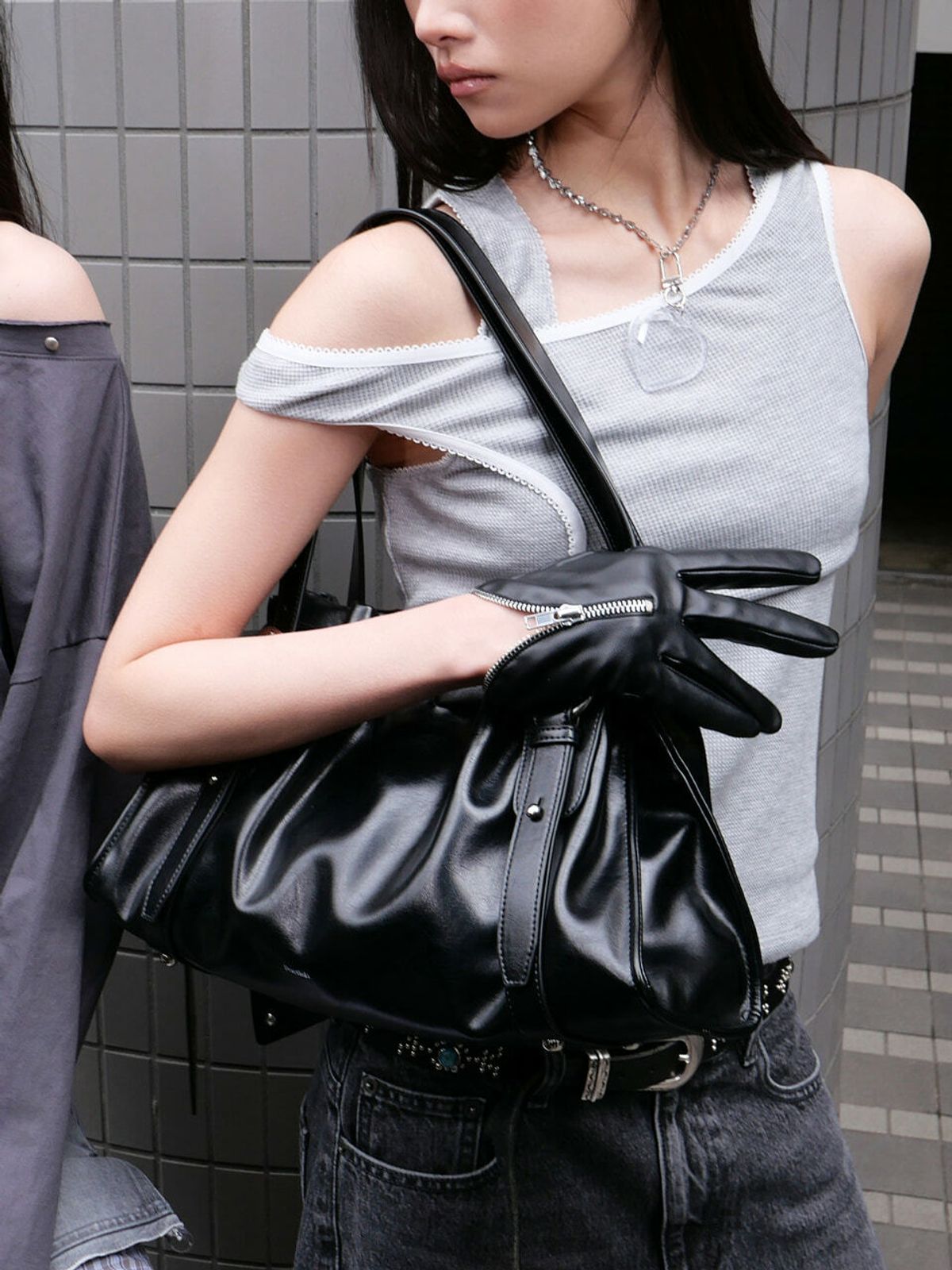 포에티시(POETISH) EYELETS TIE BUCKLE SHOULDER BAG AX6SG107_10