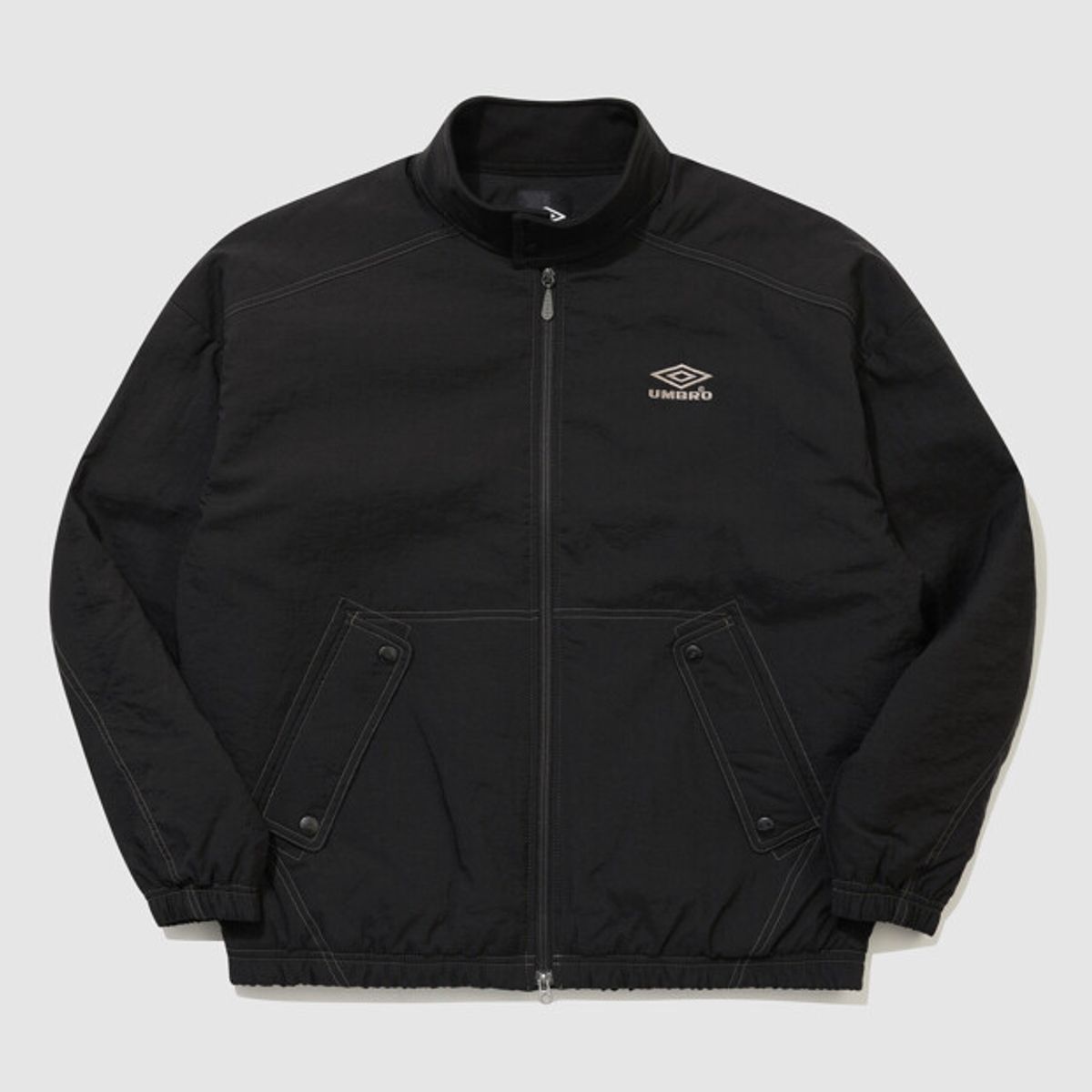 엄브로(UMBRO) 크리스피 타슬란 스탠넥 패딩 자켓 블랙 UR321CPJ91