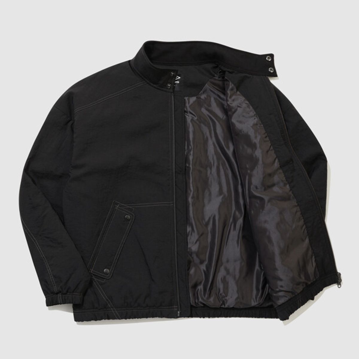 엄브로(UMBRO) 크리스피 타슬란 스탠넥 패딩 자켓 블랙 UR321CPJ91