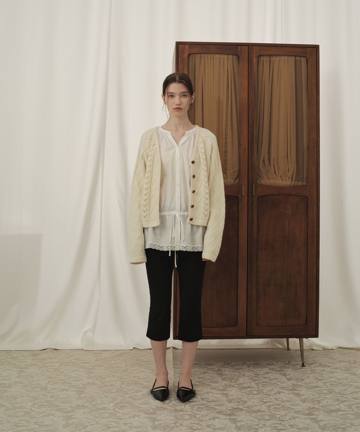 모우트(MOAT) V넥 스카시 가디건 (샌드 아이보리)