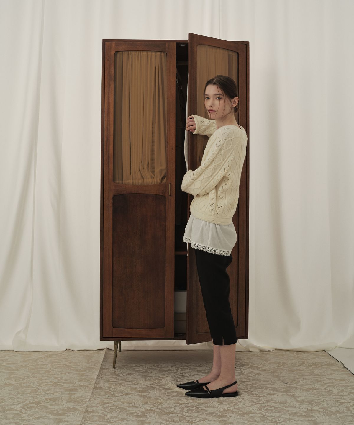 모우트(MOAT) V넥 스카시 가디건 (샌드 아이보리)