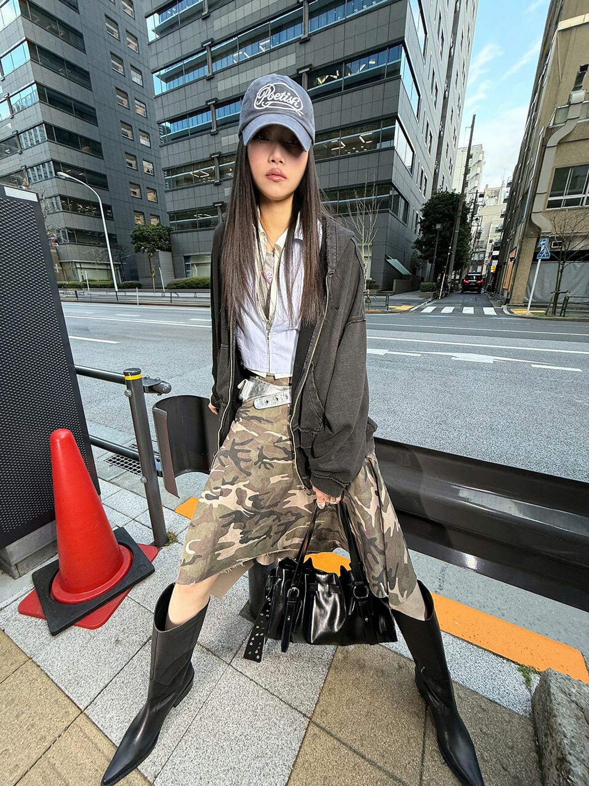 포에티시(POETISH) ASYMMETRIC CAMO RAW CUT SKIRT AW6SS207_7E