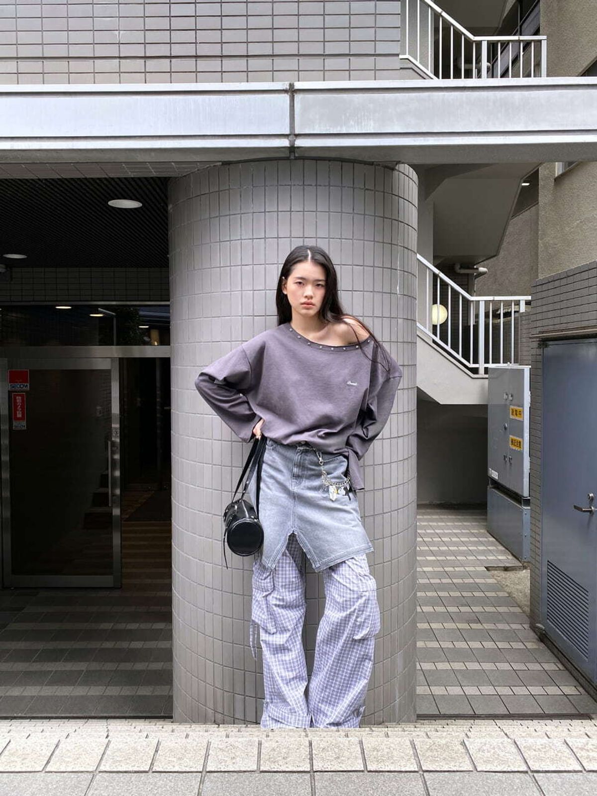 포에티시(POETISH) BUTTON POINT OFF-SHOULDER T-SHIRT AW6SE211_9E