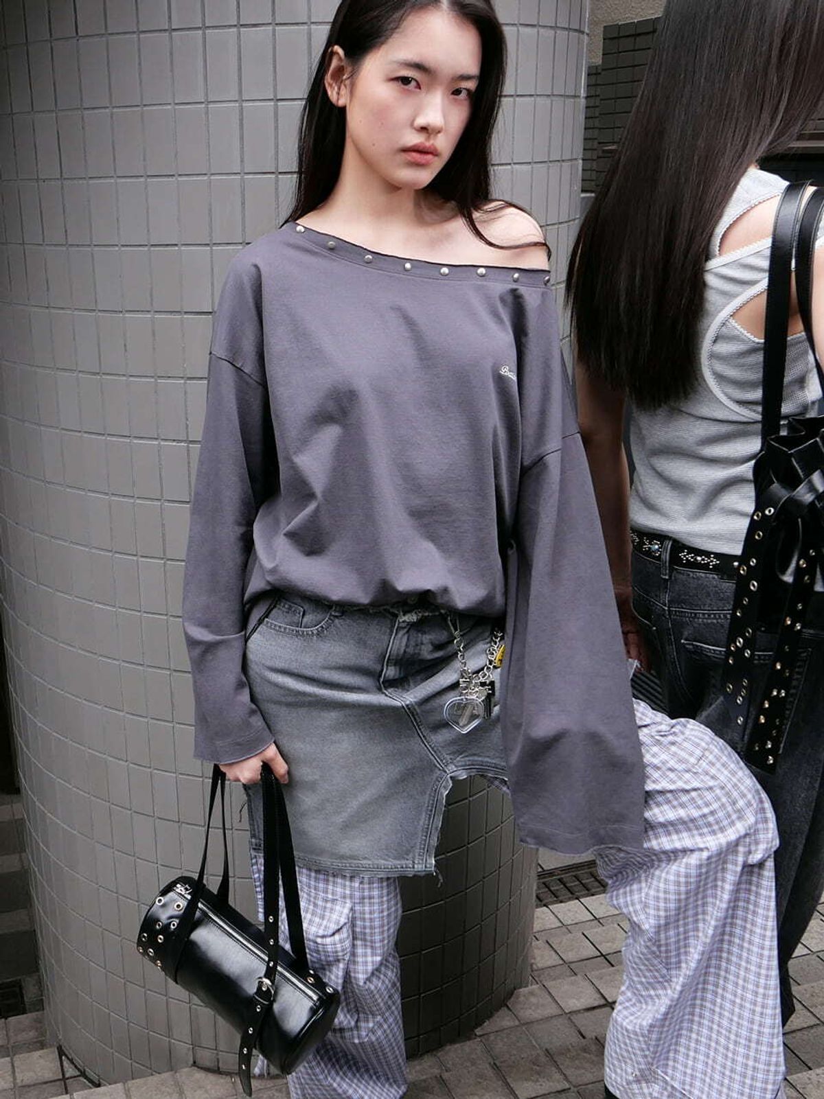포에티시(POETISH) BUTTON POINT OFF-SHOULDER T-SHIRT AW6SE211_9E