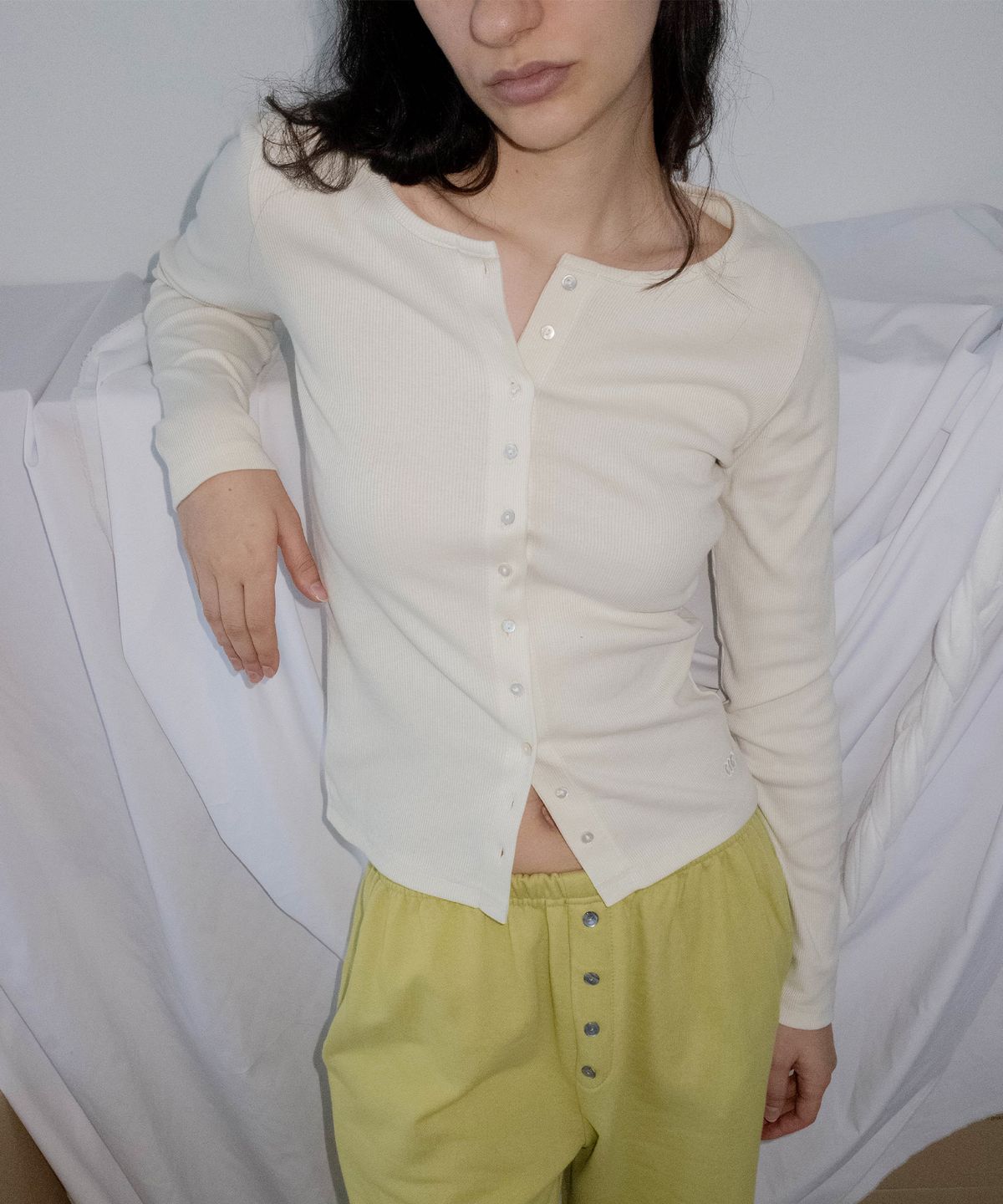칙스(CHICKS) 골지 멀티 버튼 슬림 가디건 크림