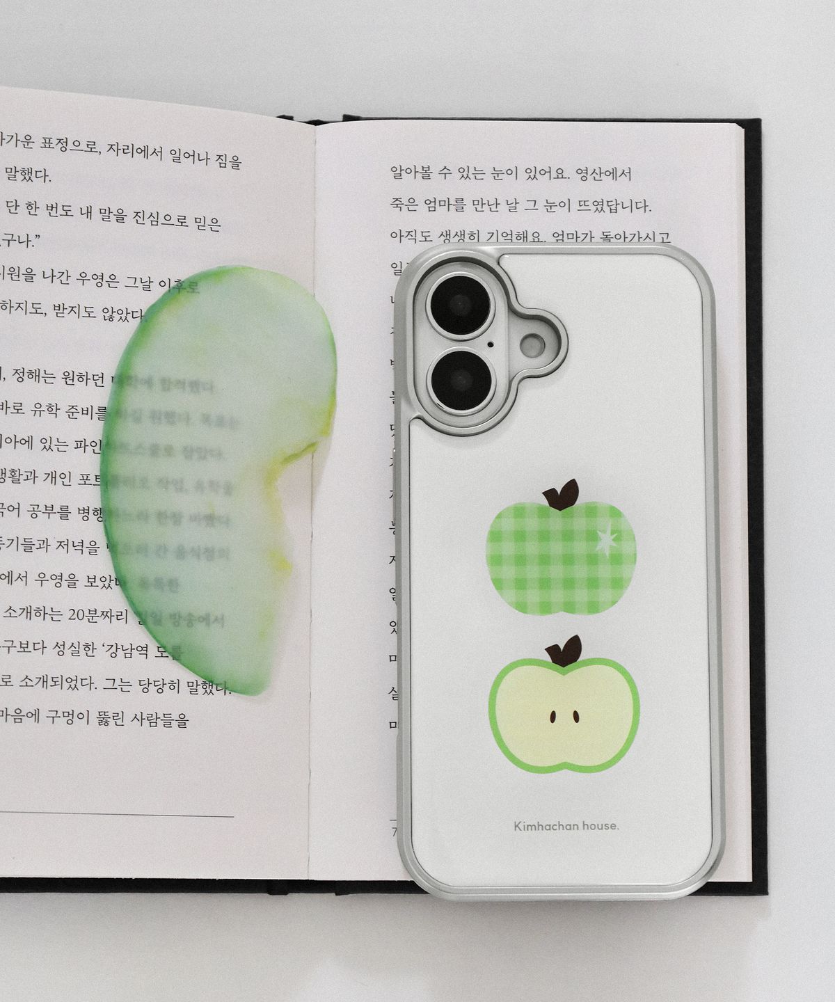 김하찬(KIMHACHAN) [아이폰 18 프로] 사과 청사과 실버 범퍼 케이스 - 에폭시 / 맥세이프