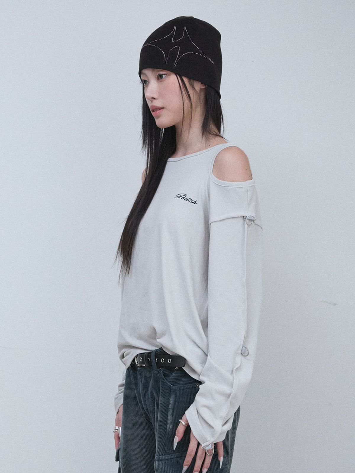 포에티시(POETISH) BONDAGE SLEEVE CUT-OUT TOP AW6AE903_2color