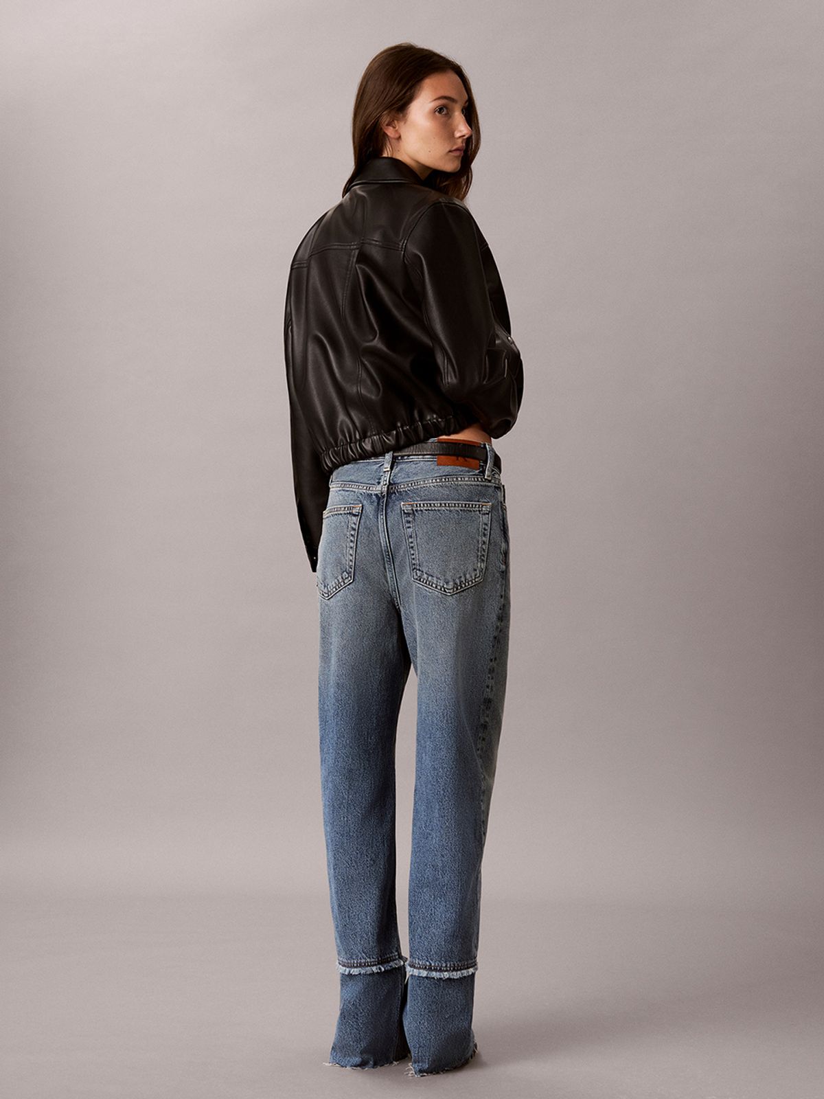 캘빈클라인 진(CALVIN KLEIN JEANS) 여성 하이라이즈 루즈 로우 헴 데님 47J725G 0UZ