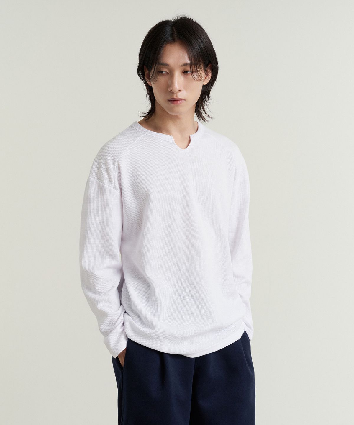 크레드먼스(CREEDMENS) 코지 와플 절개 브이넥 긴팔티