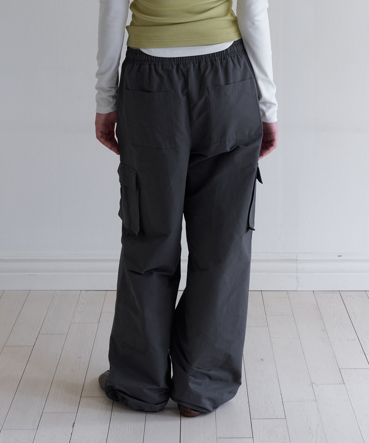 톤드(TONED) Reflective nylon cargo pants (chacoal)