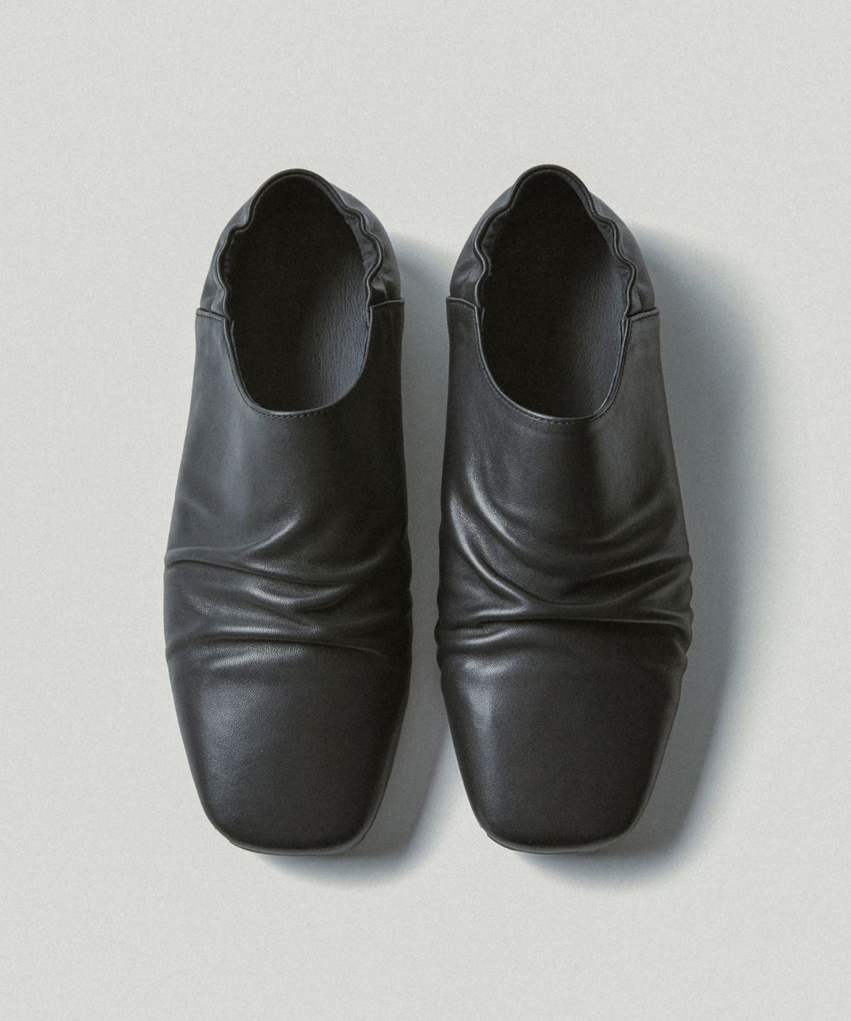모노리스(MONOLESS) PLEATS (BLACK)