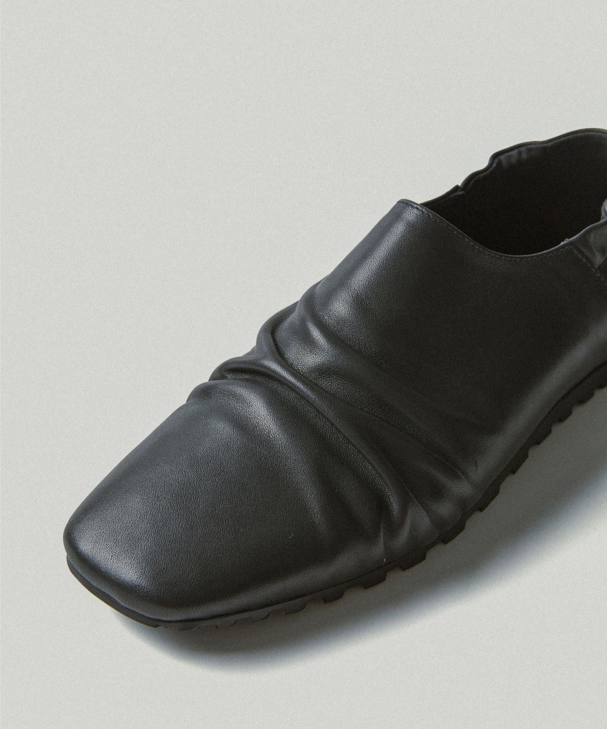 모노리스(MONOLESS) PLEATS (BLACK)
