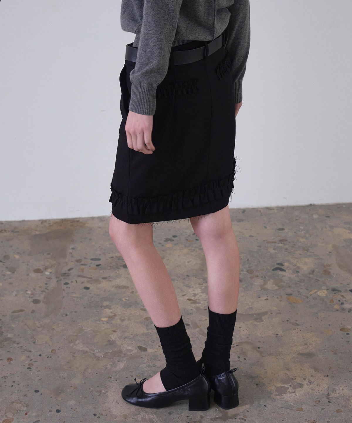 신앤리(SSIN AND LEE) Milan Frill Pencil Skirt Black