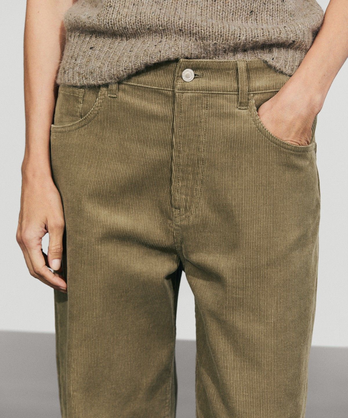 마시모두띠(MASSIMO DUTTI) 스웨이드 루즈 핏 미드라이즈 팬츠